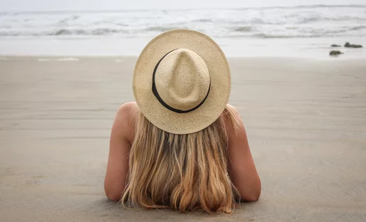 Μετά τις διακοπές: Το πιο αποτελεσματικό "quick fix" για τα διψασμένα μαλλιά