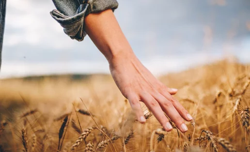 Χέρια, δάχτυλα και νύχια: Τι μπορεί να αποκαλύπτουν για την υγεία μας;