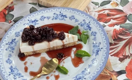Το πιο ελαφρύ και δροσερό cheesecake με γιαούρτι - Πανεύκολο γλυκό