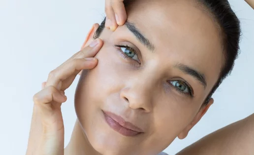 5 αποτελεσματικοί τρόποι να μειώσεις τις ρυτίδες έκφρασης