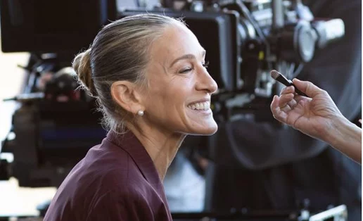 Η Sarah Jessica Parker μόλις έκανε το τέλειο χτένισμα για το γραφείο