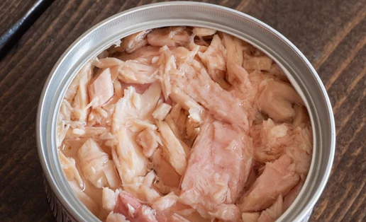 Κονσέρβες τόνου: Οι χημικές ουσίες που βλάπτουν την υγεία - Πώς να μειώσουμε την έκθεσή μας;