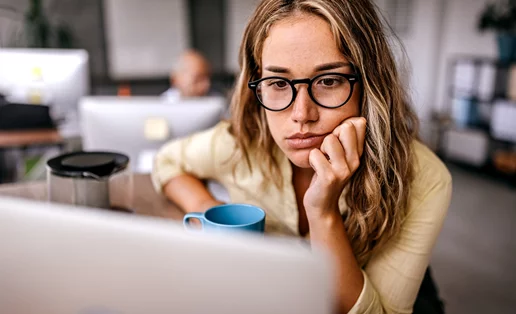 Σύνδρομο του απατεώνα: 4 τρόποι να το καταπολεμήσεις