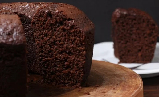 Συνταγή για το πιο σοκολατένιο κέικ - Με λίγα υλικά και χωρίς μίξερ