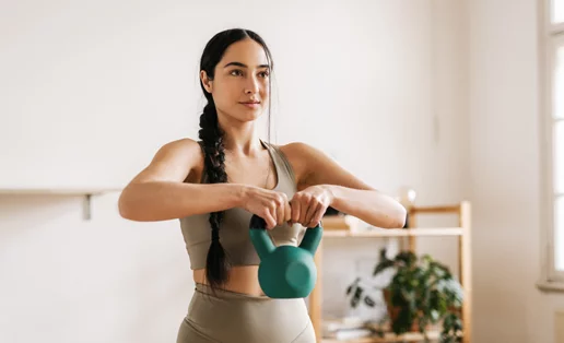 Υoga + kettlebells = Το απόλυτο πρόγραμμα που "καίει" λίπος και κυτταρίτιδα