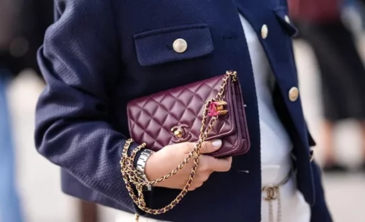 Το χρώμα νυχιών που κάνει κάθε εμφάνιση να δείχνει (ακόμα) πιο "ακριβή"