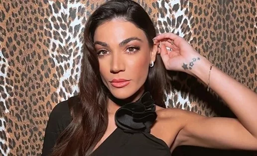 Η Ήβη Αδάμου με το μανικιούρ που θα αναδείξει το μαύρισμά σου