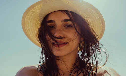 Τι κάνουν οι "cool" άνθρωποι διαφορετικά; Η επιστήμη εξηγεί τα χαρακτηριστικά που τους κάνουν να ξεχωρίζουν