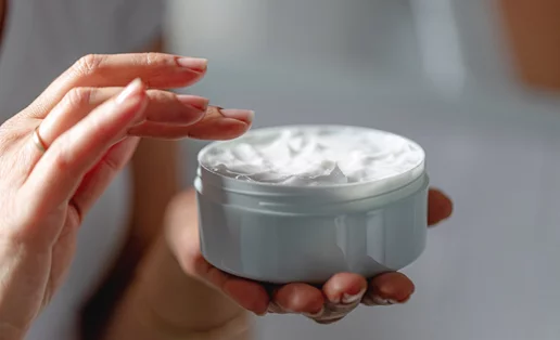 Οι καλύτερες κρέμες προσώπου με SPF για γυναίκες άνω των 50