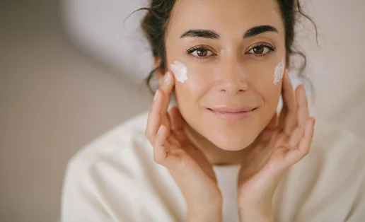 Χρειάζομαι συμπλήρωμα βιταμίνης D αν χρησιμοποιώ καθημερινά SPF50+;