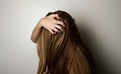 Θέλεις να μακρύνεις τα μαλλιά σου; Αυτό είναι το μυστικό!