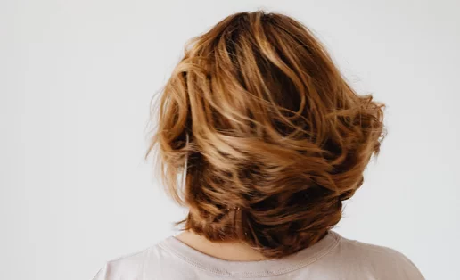 Το viral κούρεμα που χαρίζει πλούσιο όγκο και στιλ στα μαλλιά