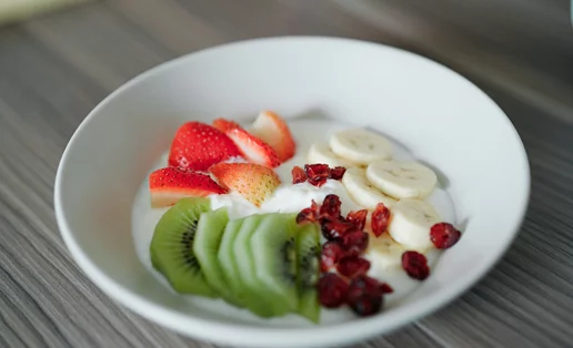 Το χειρότερο φρούτο για το έντερο - Γιατί βλάπτει το πεπτικό, σύμφωνα με γιατρό του Harvard