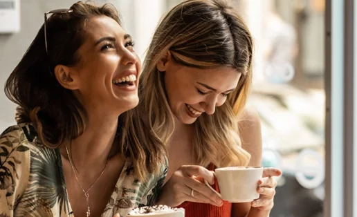 Πόσο πραγματικά ανάγκη έχουμε τις φίλες στη ζωή μας;