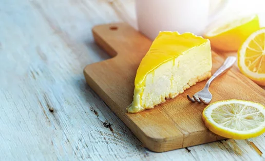 Καλοκαιρινό cheesecake λεμόνι: Η εύκολη συνταγή με ελάχιστη ζάχαρη