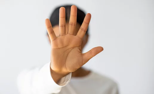 Σοκάρουν οι νέες εκτιμήσεις του ΠΟΥ: Σχεδόν 1 στις 3 γυναίκες παγκοσμίως βιώνει βία