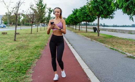 6 λόγοι που το περπάτημα κάνει καλό μετά το φαγητό