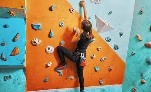 Η Αθήνα σκαρφαλώνει: Τα climbing gyms και οι αναρριχητικές πίστες της πόλης