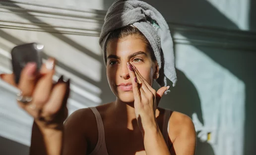 Φυσική λάμψη: 5 εύκολοι τρόποι για να δείχνεις φρέσκια χωρίς μακιγιάζ