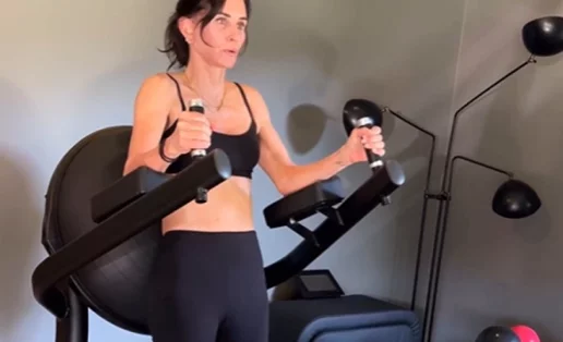 Courteney Cox: Πώς διατηρεί το άψογο κορμί της στα 60;