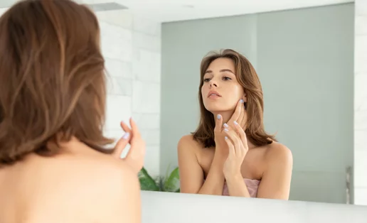 4 beauty hacks για να φαίνεσαι πιο ξεκούραστη στη στιγμή