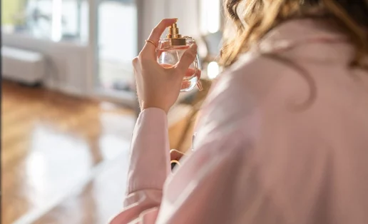 Πότε λήγει ένα άρωμα; Οι ενδείξεις που πρέπει να σε κάνουν να το αποχωριστείς