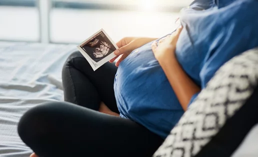 Η εγκυμοσύνη μας γερνάει; Τι δείχνει νέα μελέτη