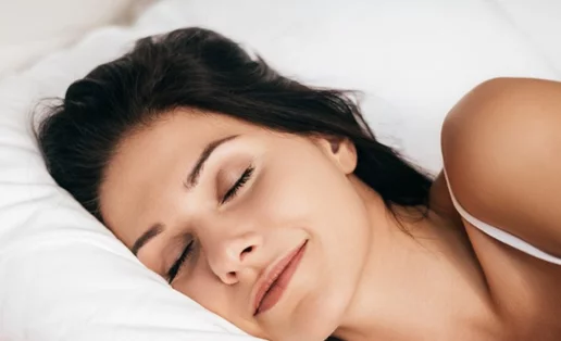 Ο καλός ύπνος μπορεί να νικήσει (και να προλάβει) το κρυολόγημα (το ήξερες;)