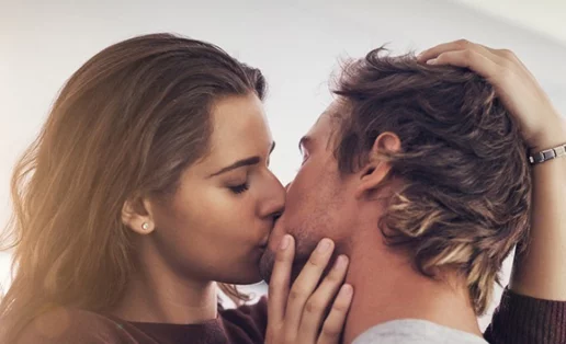 Πώς θα ξέρεις αν βρήκες το άλλο σου μισό; Αυτά είναι τα σημάδια σύμφωνα με τους ειδικούς των σχέσεων