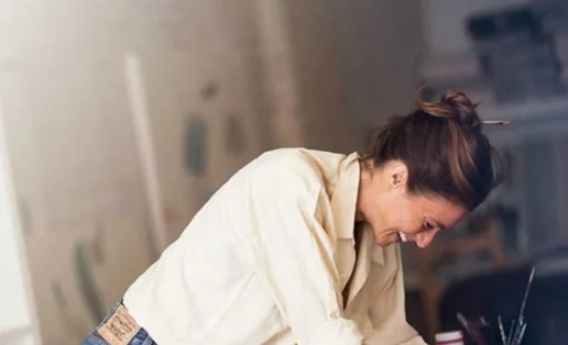 Είσαι ντροπαλή, δε δείχνεις τις επιτυχίες σου και άλλοι λόγοι που δε «φαίνεσαι» στη δουλειά