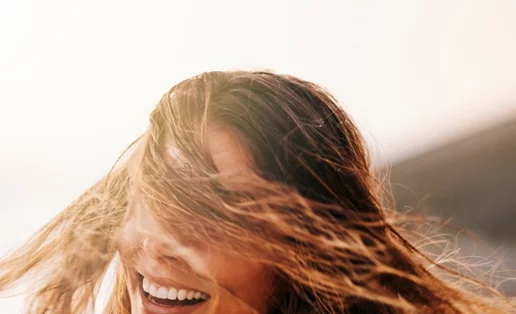 Συμβουλές για να προστατεύσουμε τα μαλλιά μας το καλοκαίρι