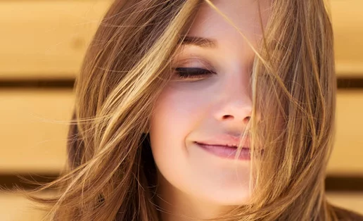 Φτιάξε μόνη σου μάσκα για φριζαρισμένα μαλλιά (το μαγικό αβοκάντο και η θαυματουργή μαγιονέζα)!