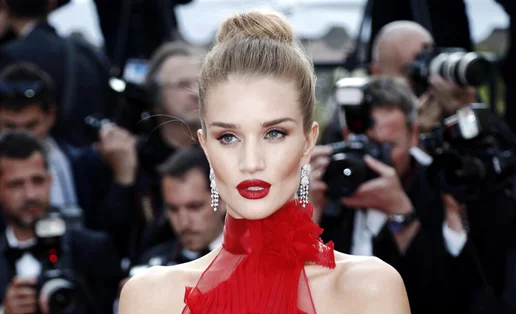 Μακιγιάζ για κόκκινο κραγιόν: 7 σούπερ ιδέες από τις celebrities