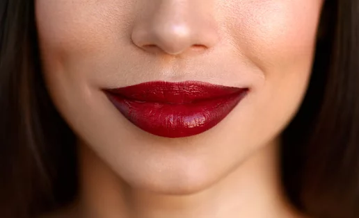 Πώς θα κρατήσει το κραγιόν σε 3 βήματα και οι κορυφαίες συμβουλές που δεν γνωρίζαμε