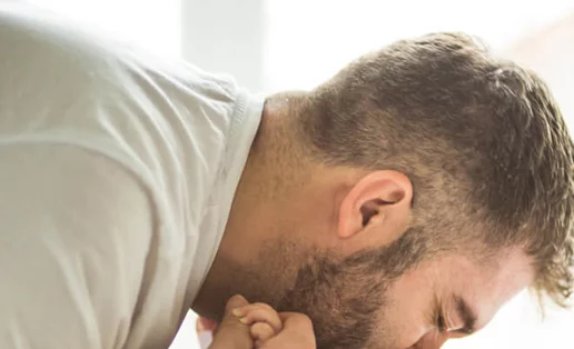 Συναισθηματικά απόμακρος πατέρας: Πώς σε επηρεάζει;