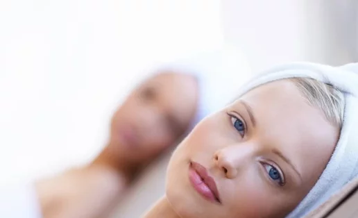 Λάδι καρύδας για δυνατά μαλλιά, πυκνά φρύδια (και άλλοι 5 τρόποι να το χρησιμοποιείς!)