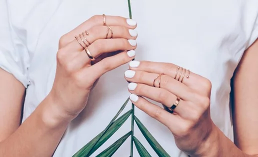 Τι χρώμα να βάψω τα νύχια μου; Κι άλλα tips για όμορφα χέρια