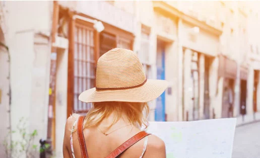 Πώς θα ταξιδέψεις στον κόσμο; Διάβασε τα μυστικά της travel blogger