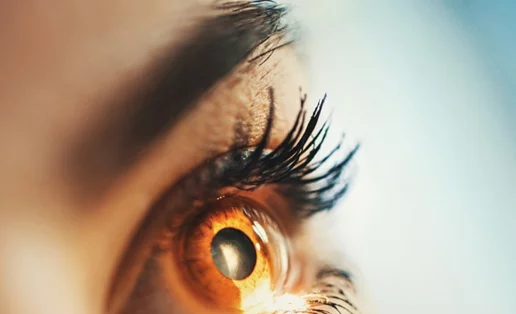 Ο καταρράκτης στα μάτια είναι πολύ συχνός. Και μπορεί να ξεκινήσει από τα 40 σου!