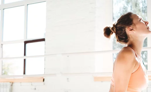 Πώς θα σε ωφελήσει η γιόγκα σε κάθε φάση της ζωής σου (στα 20, στα 30, στην εμμηνόπαυση κ.ά.)