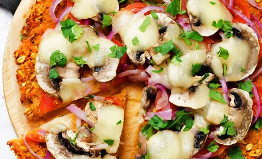 Ζύμη για πίτσα με βάση τη γλυκοπατάτα: Πώς φτιάχνουμε πίτσα από λαχανικά;