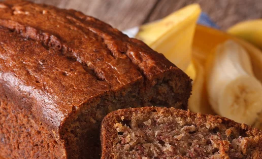 Θρεπτικό κέικ χωρίς αλεύρι και ζάχαρη από τη διατροφολόγο Έφη Κολοβέρου