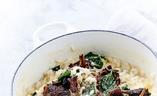 Η συνταγή του weekend: Ριζότο φούρνου με μανιτάρια και σπανάκι