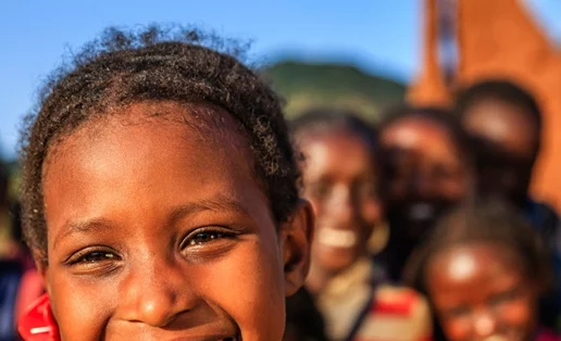 Τι είναι η αναδοχή και γιατί να γίνουμε ανάδοχοι γονείς ενός παιδιού;