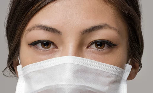 Προστατευτική μάσκα: Η νέα ρουτίνα περιποίησης για να αποφύγουμε τα δερματικά προβλήματα