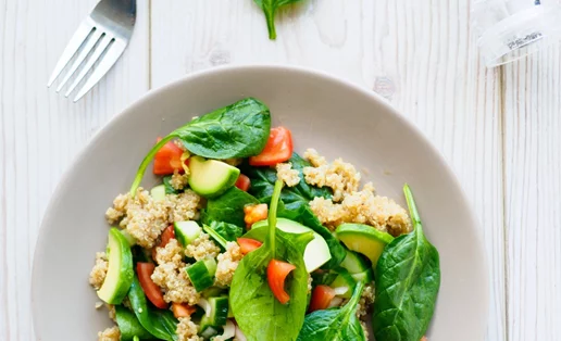 Η σαλάτα ως πλήρες γεύμα: 5 λάθη που κάνουμε όταν τη φτιάχνουμε