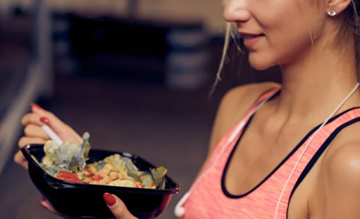 10 τρόποι να «εκπαιδεύσεις» το μυαλό σου για να τρως υγιεινά