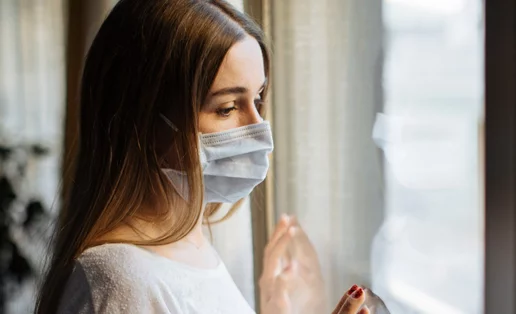 «Βγήκα θετική στον κορονοϊό. Πώς διαχειρίζομαι τα συναισθήματά μου;» - Η ψυχολόγος απαντά