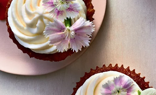 Συνταγή για cupcakes χωρίς γλουτένη, με frosting από γιαούρτι