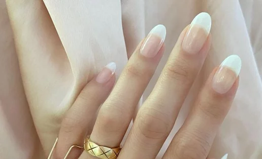 Γαλλικό μανικιούρ: Η καθόλου «γαλλική» ιστορία του και οι πιο κομψές και ευφάνταστες εκδοχές του